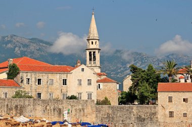 Adriyatik Denizi kıyısındaki Budva 'daki eski bir kasaba,