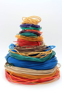 Çeşitli uygulamalar için çok renkli kablolar