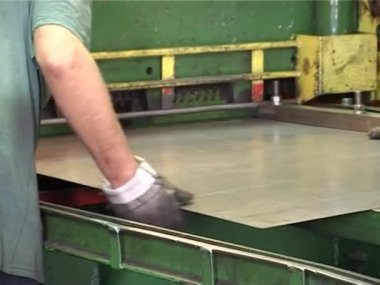 Basın büyük bir levha budama