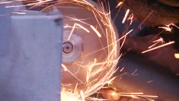 Man working on grinding machine — Stock Video