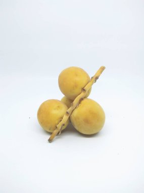 Beyaz zemin üzerinde taze sarı ışık tarihleri