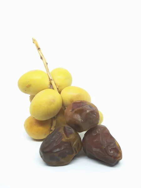 Dates Claires Jaunes Fraîches Sur Fond Blanc — Photo