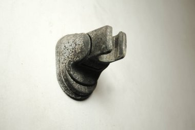 İzole edilmiş resim 37, katı renk ahşap, karanın metal plastiği ve kullanılabilir nesnenin çeşitliliği araçlar görünümü