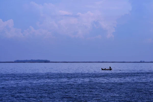 Mořská Loď Tradiční Rybářská Loď Odpoledních Hodinách Blu Namodralým Světlem — Stock fotografie