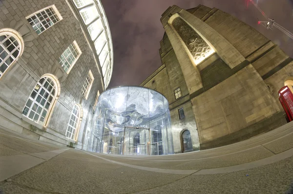 Edifícios da Biblioteca Central e da Câmara Municipal em Manchester City, Inglaterra, Europa . — Fotografia de Stock