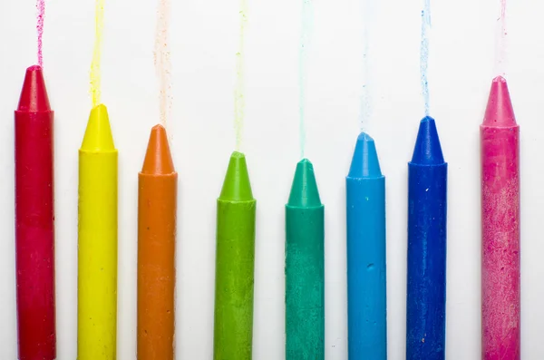 Lápices de cera de colores en fondo blanco —  Fotos de Stock