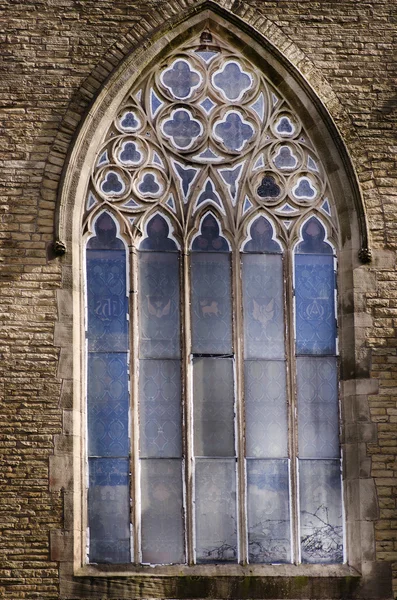 Staré kostelní okno v Levenshulme Manchester. — Stock fotografie