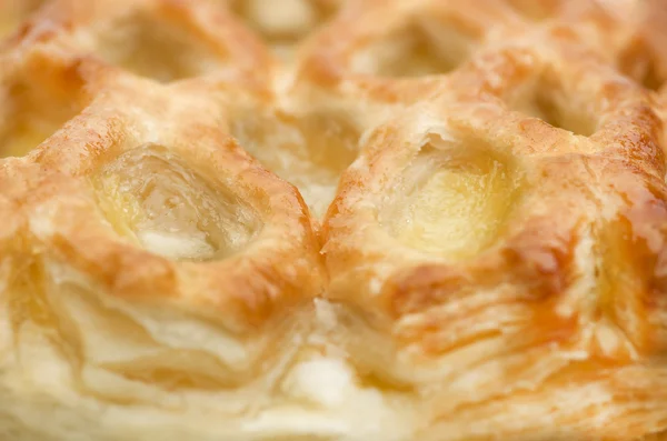 Pasta sfoglia strudel di mele primo piano . — Foto Stock