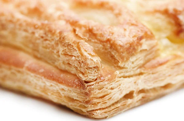 Apple strudel puff pastry isolated on a white background. — Stock Photo, Image