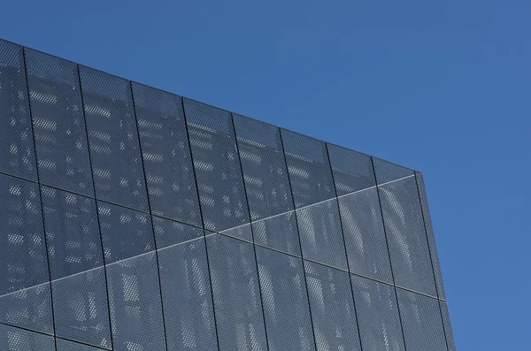 Exterior aluminium fixed louver system as building facade Manchester England — Stock Photo, Image