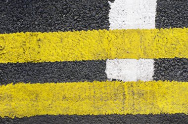 Trafiği satırlarını asfalt yol yüzeyinde arka plan bir tür oluşur.