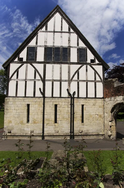 Lindo edificio inglés en York, Yorkshire, Reino Unido — Foto de Stock