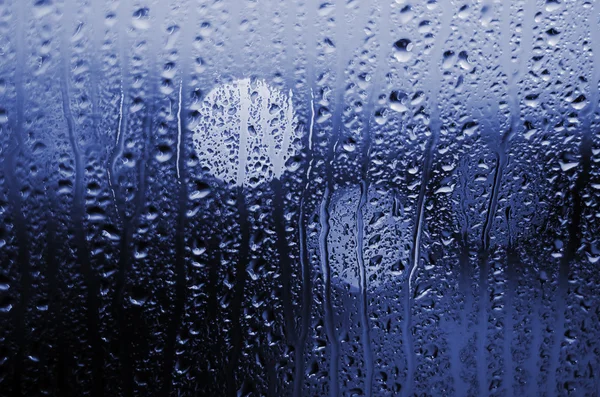 Night city life through windscreen: darkness and rain — Stock Photo, Image