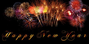 Happy New Year afiş parlak havai fişek ve siyah arka plan üzerine yanan harf ile yazılmış sözcükleri.