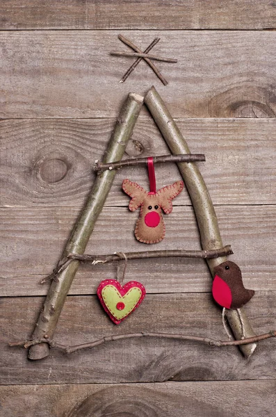 Christmas tree arranged from sticks, twigs, driftwood on wooden — Stock Photo, Image