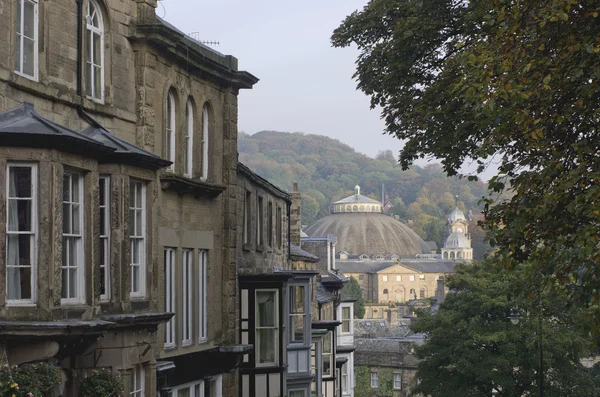 Visa på kupolen. Den största stöds inte kupolen i Europa, universitet av Derby, Buxton, Peak District, Derbyshire.England — Stockfoto