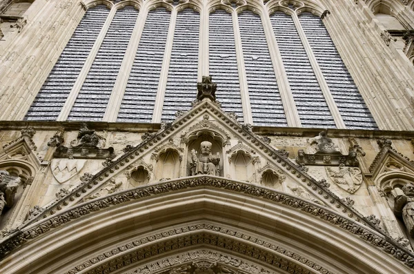 Primo piano del dettaglio architettonico dello storico York Minster nella città di York, Inghilterra, Europa . — Foto Stock