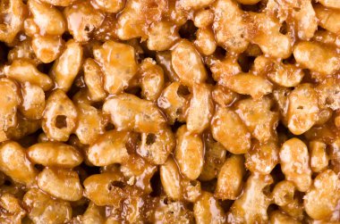 Karamel ve çikolata kahvaltılık pirinç arka plan. Pirinç krispies bar, kopya alanı