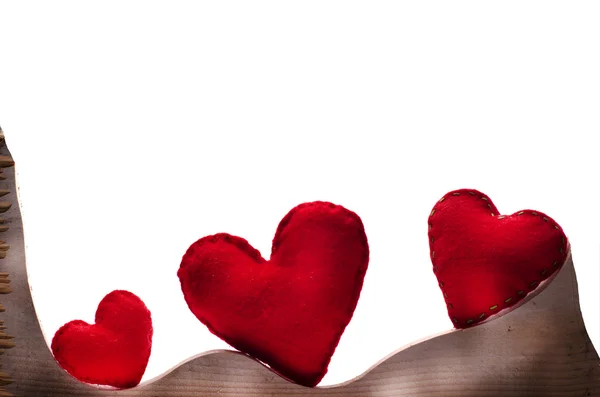 Feliz Dia dos Namorados Fundo isolado em branco. Mão feita de coração vermelho sentido, artesanato. Dia das Mães, conceitos de aniversário . — Fotografia de Stock