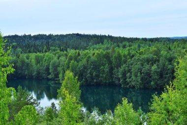 Karelia 'daki Ruskeala Kanyonu. 