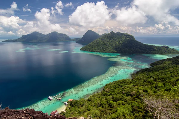 Aerial view from peak of Bohey Dulang Island in Sabah, Malaysia — Stock Photo, Image