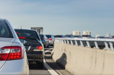 trafik sıkışıklığı expressway araçlarda sıra ile 