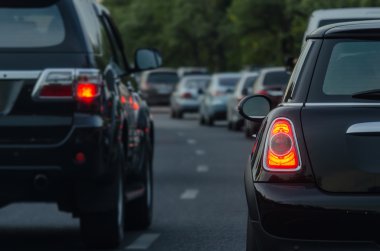 trafik sıkışıklığı expressway araçlarda sıra ile 
