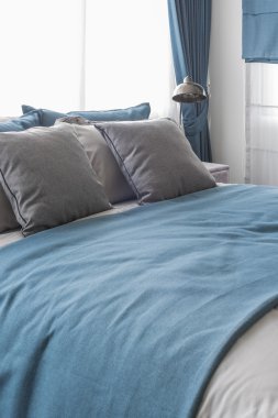 modern lamba ile modern yatak odası 