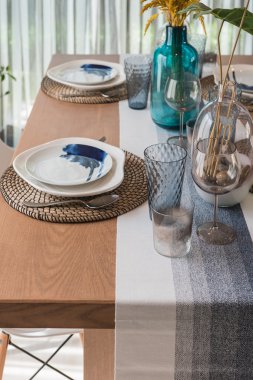 Tablo ahşap yemek masada ayarla 