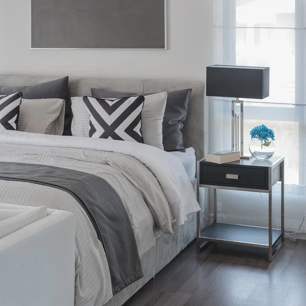 zwart-wit moderne slaapkamer stijl met moderne bed — Stockfoto ... zwart-wit moderne slaapkamer stijl met moderne bed — Stockfoto ...