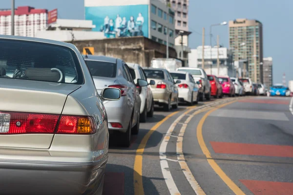 trafik sıkışıklığı expressway araçlarda sıra ile 
