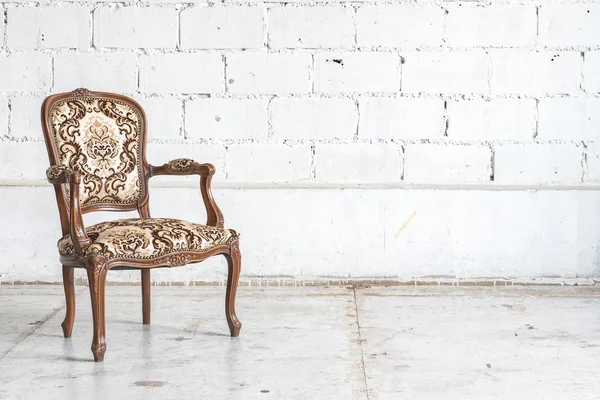 Estilo de silla clásica en habitación vintage — Foto de Stock