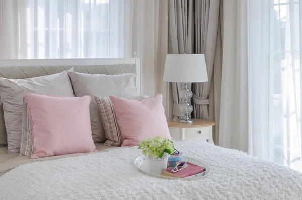 Vase of flower on tray in luxury bedroom — Stock Photo, Image