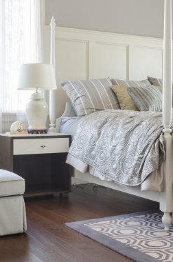 lüks yatak odası tasarımı klasik lamba tarzı evde ile