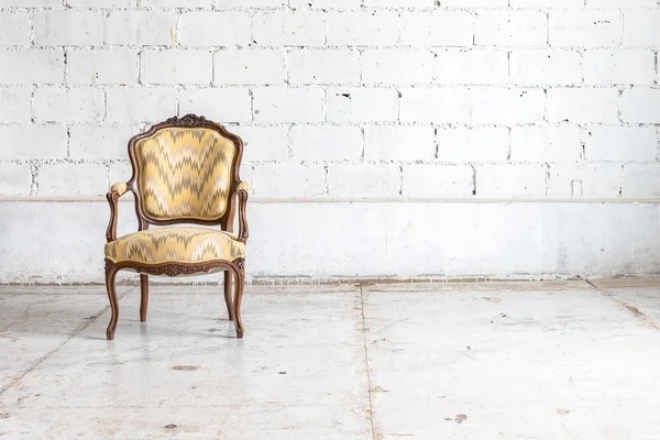 Estilo de silla clásica en habitación vintage — Foto de Stock