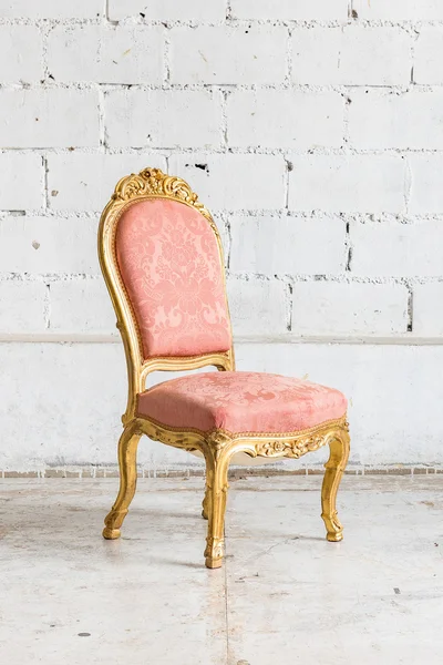 Estilo de silla clásica en habitación vintage — Foto de Stock