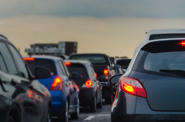 trafik sıkışıklığı expressway araçlarda sıra ile 