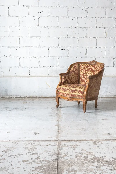 Estilo de silla clásica en habitación vintage — Foto de Stock