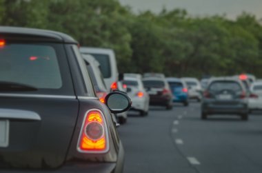 trafik reçel arabalar hızlı yolda sıra ile saatinde, b