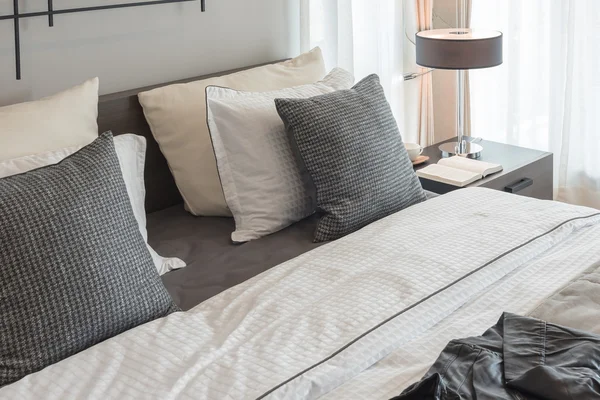 modern lamba tarzı ile modern yatak odası 