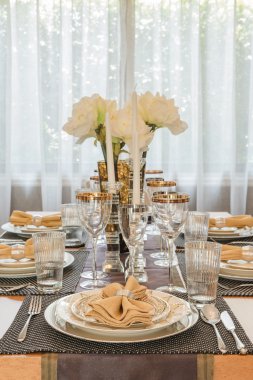 lüks yemek oda tasarımı ile masa ayarla 