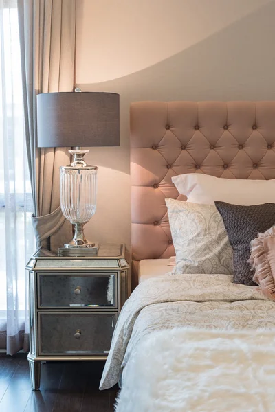 Luxury bedroom design with classic lamp — Stock Photo, Image
