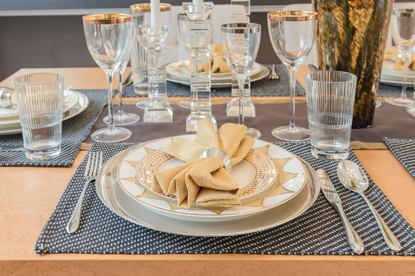 Diseño de comedor de lujo con juego de mesa — Foto de Stock