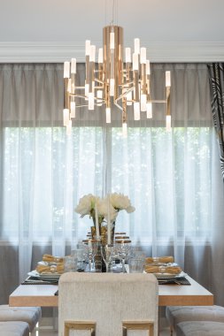 lüks yemek oda tasarımı ile masa ayarla