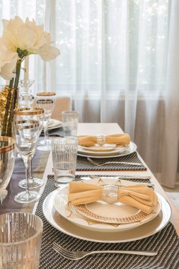 lüks yemek oda tasarımı ile masa ayarla