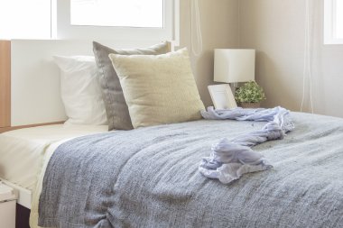 Beyaz modern yatak yastık modern tek yatak ile 