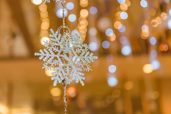 飾られたクリスマス ツリーがぼやけて、スパーク リング — ストック写真