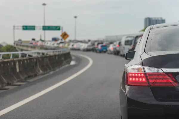 Verkeersopstopping met rij auto 's — Stockfoto