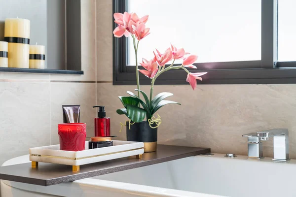 Banheira Branca Moderna Com Equipamento Aromaterapia Casa Decoração Design Interiores Imagens Royalty-Free
