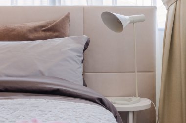 Çocuk Yatak odasında modern beyaz lamba